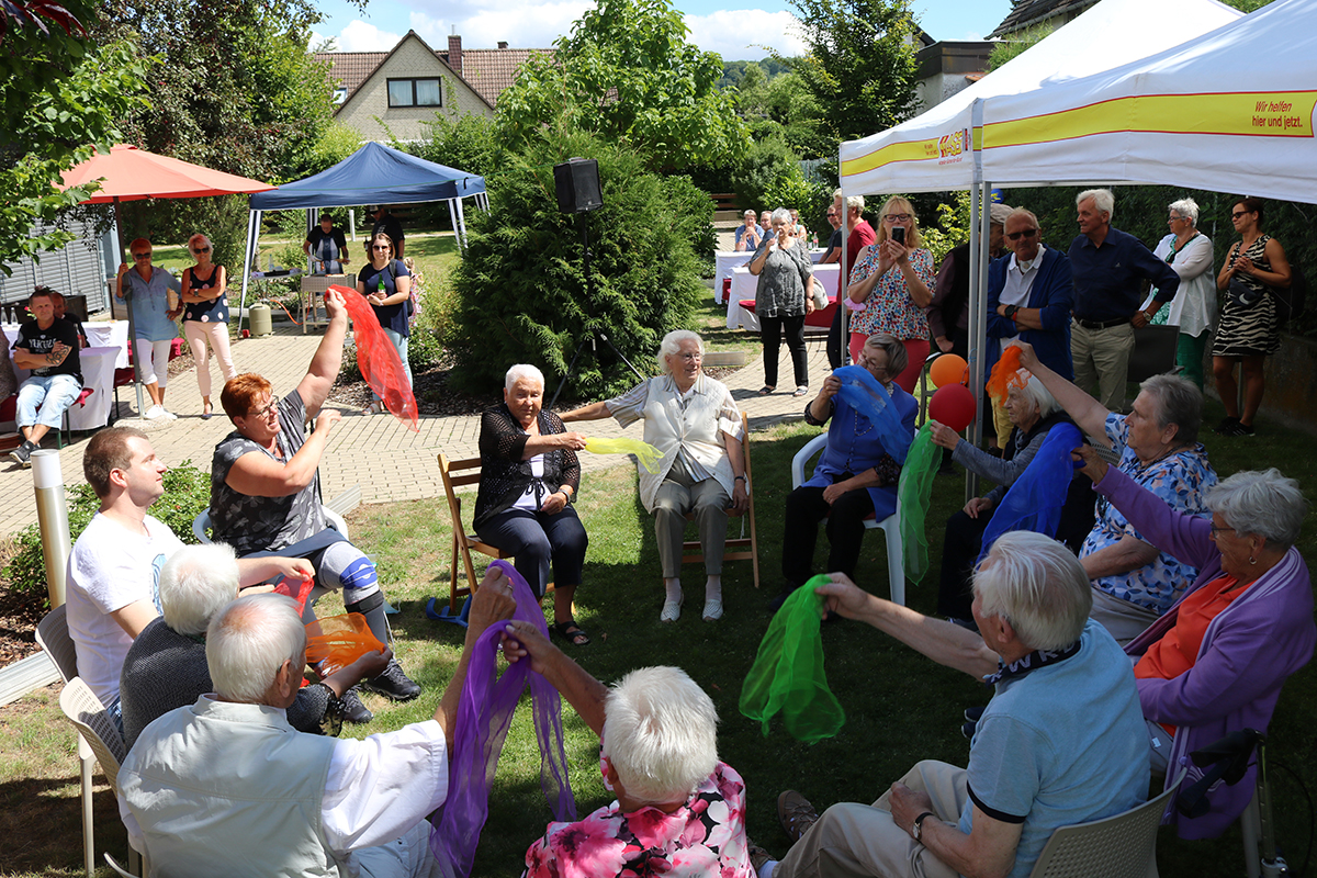 Menschen und Musik erfüllten den Garten