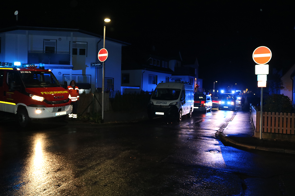 Übung mit Gasexplosion und Verletzten  - Feuerwehr Staufenberg, SEG des ASB, Malteser und Notärzte im Einsatz