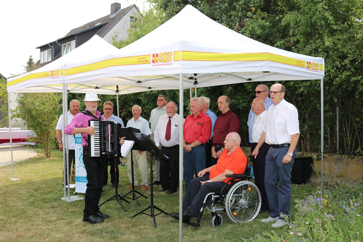 Melodisch: Die Gesangsgruppe Querbeet aus Ossenfeld.